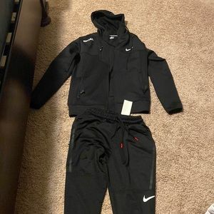 black nike track suit